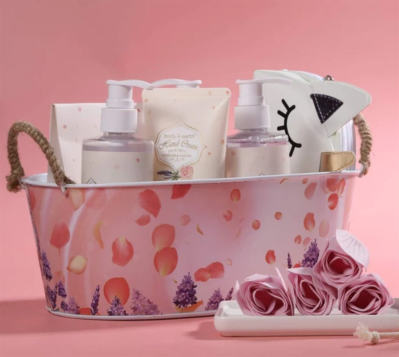 BODY & EARTH Gifts Set for Women, Bath and Body Gift Baskets - 10 Pcs Spa Kit with Rosewater and Lavender Scent